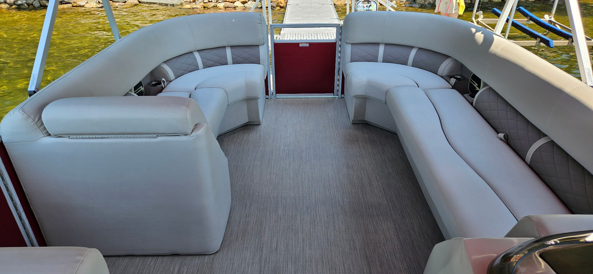 Bennington bow wraparound seating with red interior panels