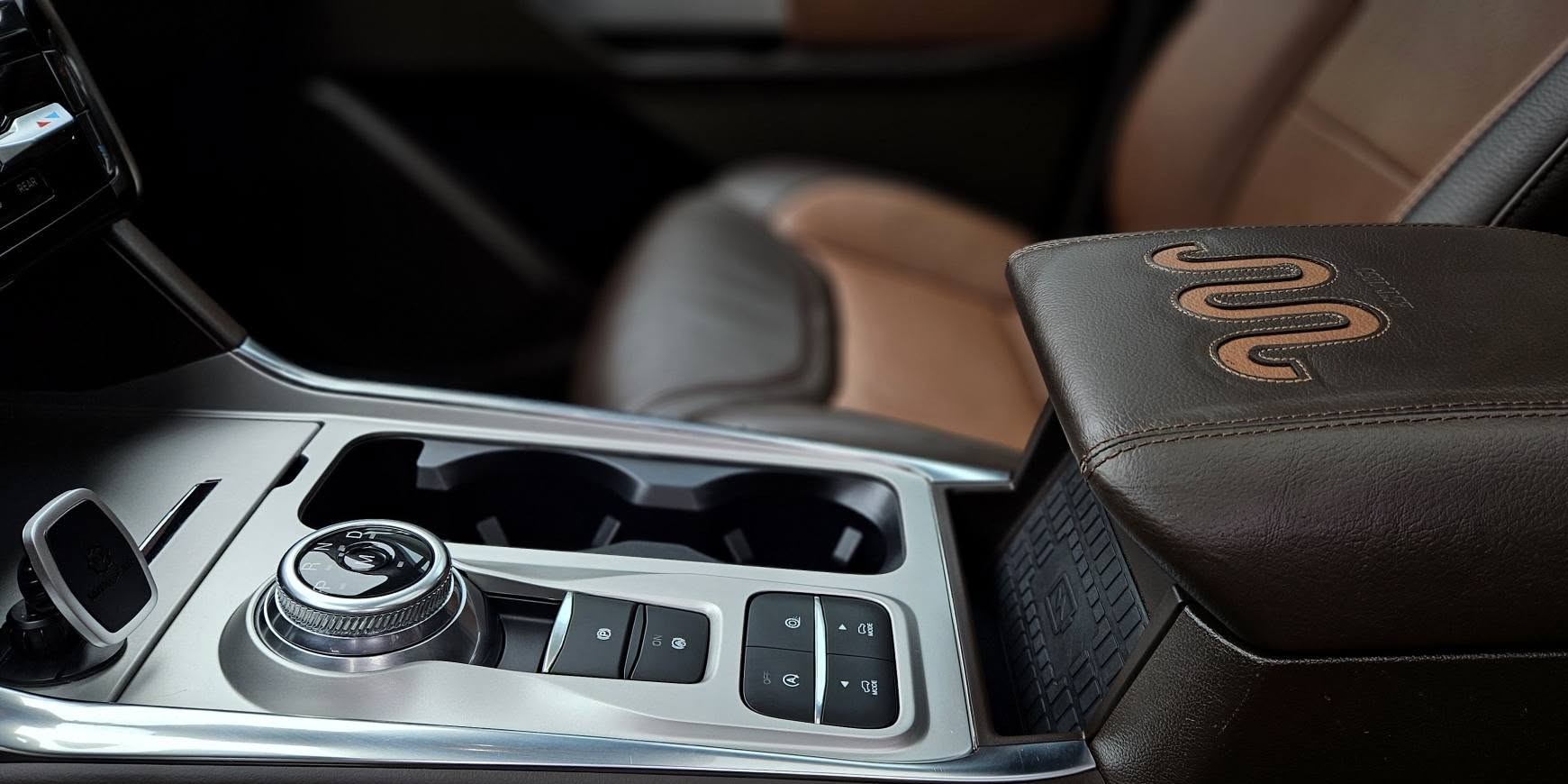 Ford Explorer King Ranch center console detail