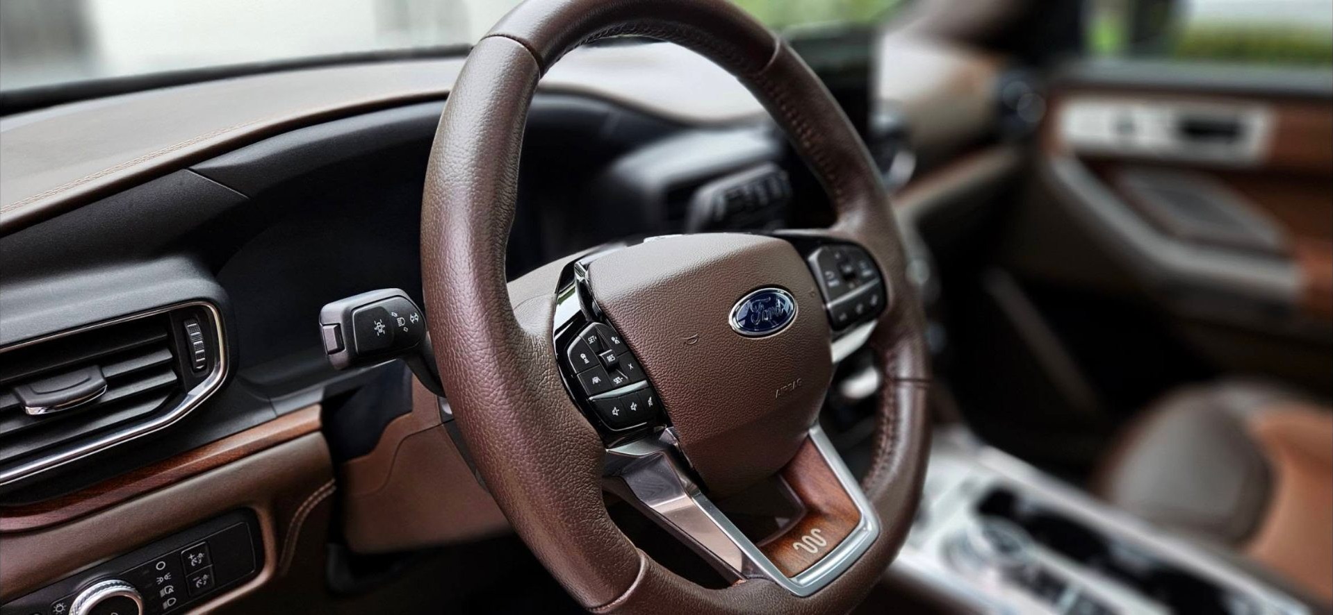 Ford Explorer King Ranch steering wheel detail