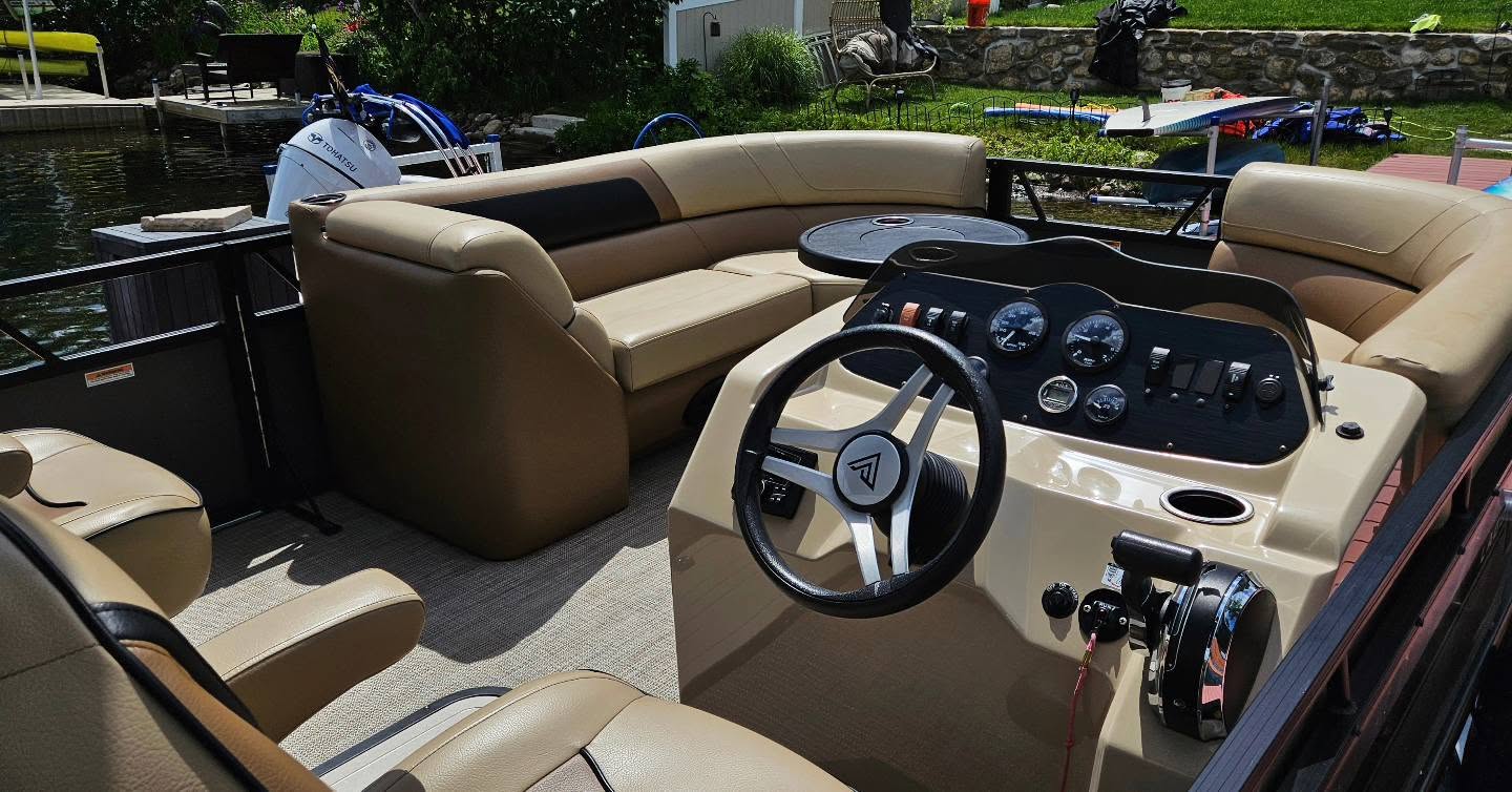Viaggio pontoon helm and wraparound seating