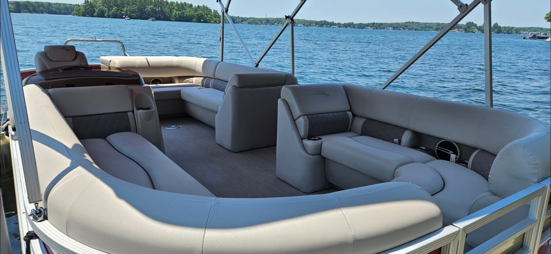 Bennington wraparound stern seating on the lake