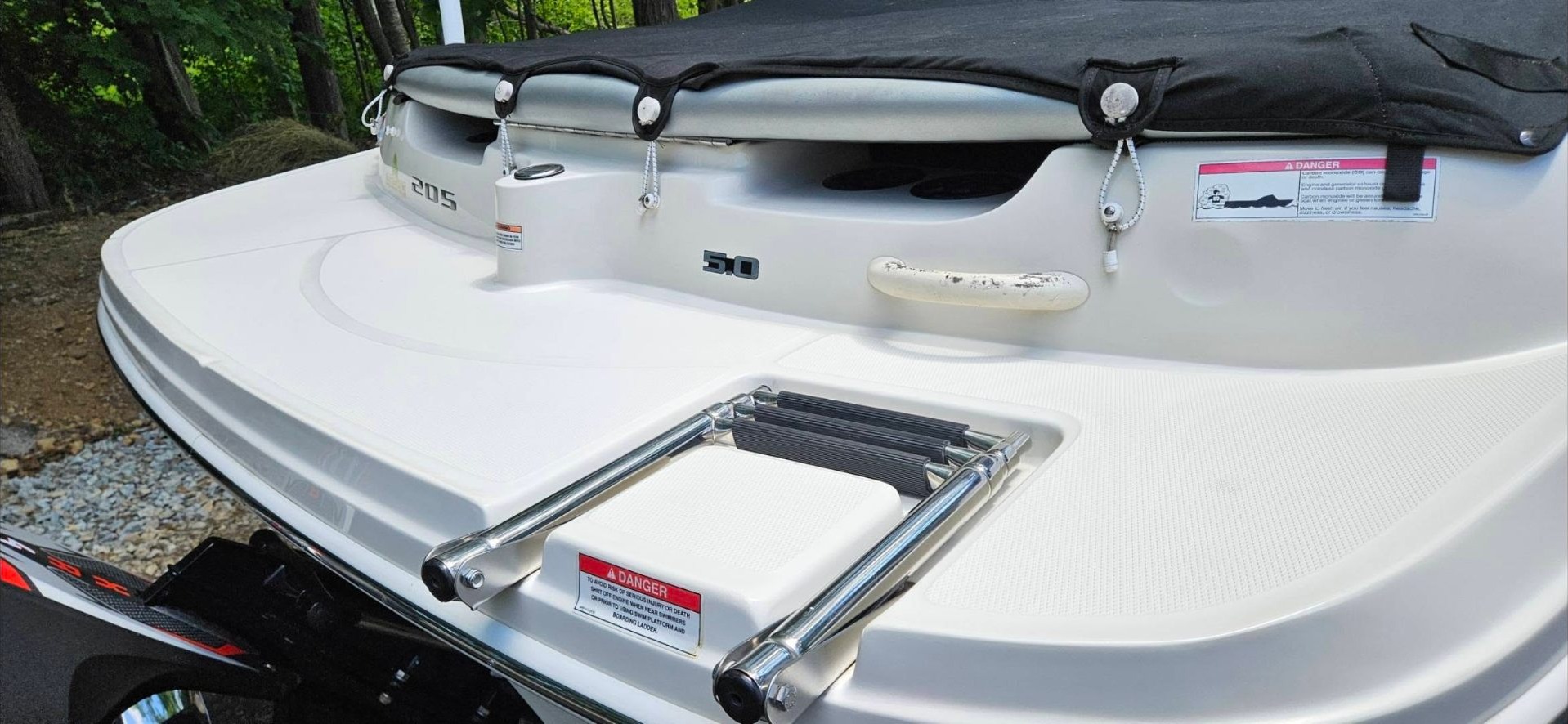 Sea Ray bow deck and swim platform detail